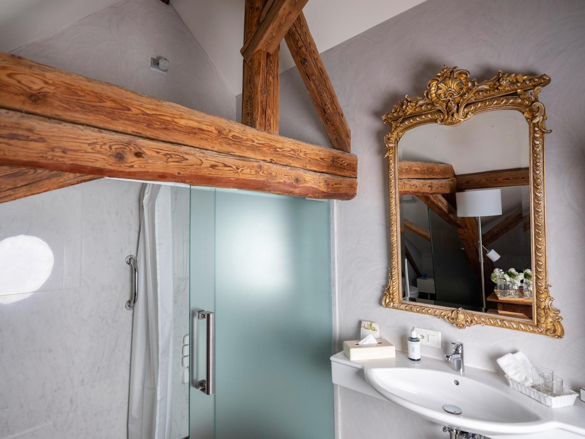 Romantik Hotel De L'Ours Sugiez Kültér fotó