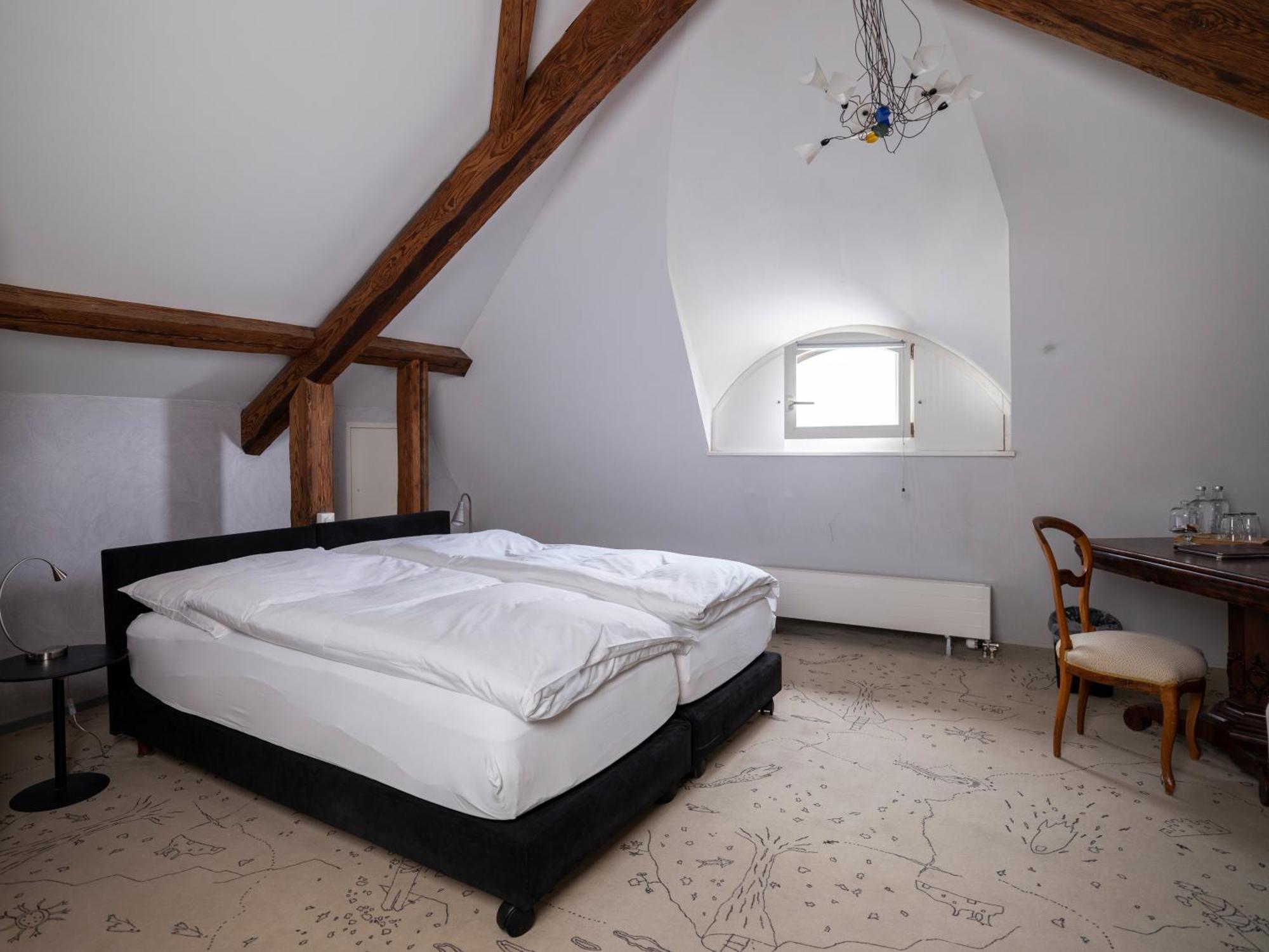 Romantik Hotel De L'Ours Sugiez Kültér fotó