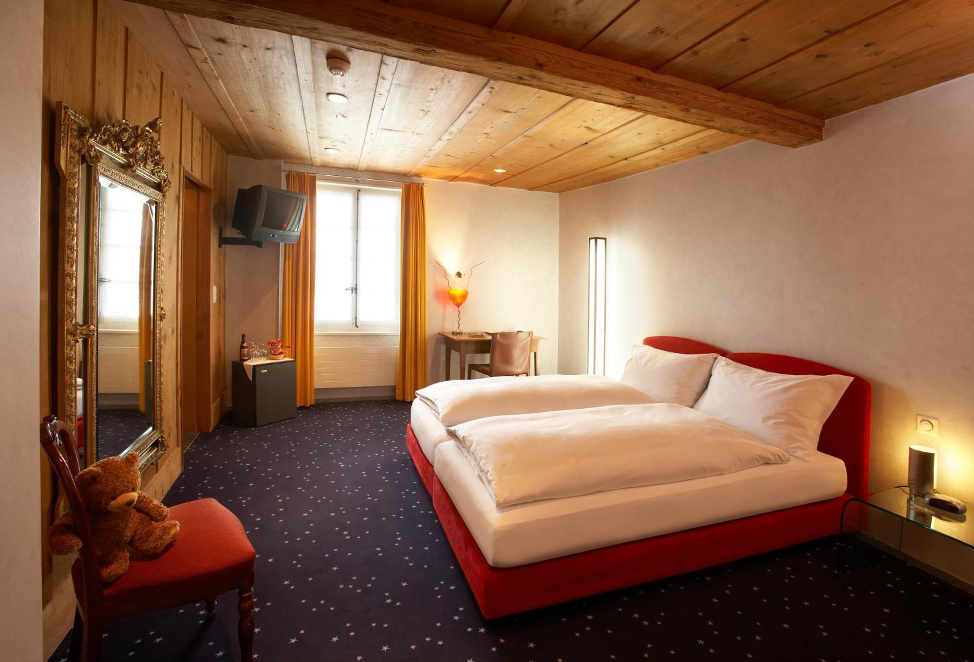 Romantik Hotel De L'Ours Sugiez Kültér fotó